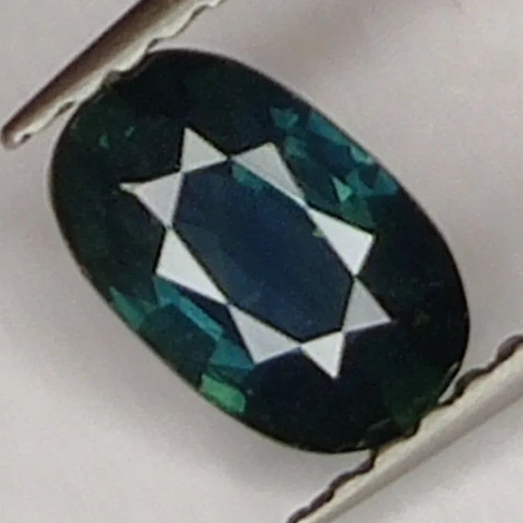 0.91 ct Oval Cut Sapphire Gemstone