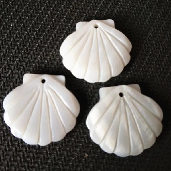 10PCS Mother of Pearl Carved Shell Pendants 22x20mm