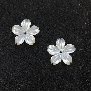 10pcs Natural Shell Flower Engraving Jewelry 14mm