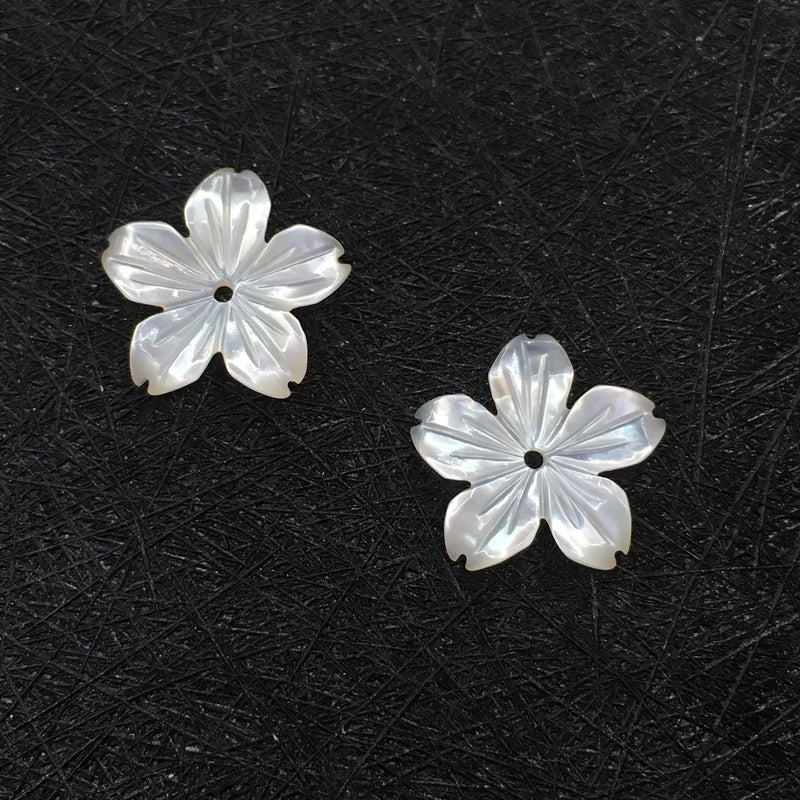 10pcs Natural Shell Flower Engraving Jewelry 14mm
