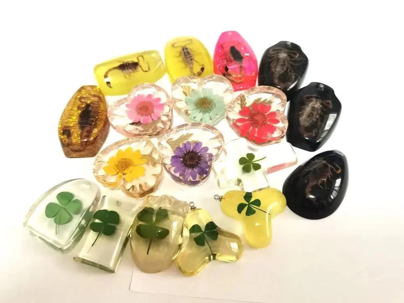 18pcs Mixed Clover Sunflower Insect Scorpion Pendant Crystal for DIY Jewelry