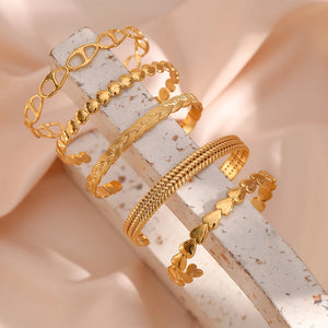 18K Plated Stainless Steel Pig Nose Heart Bangle for Women