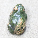 1Pcs Natural Stone Carved Frog Animal Ornaments