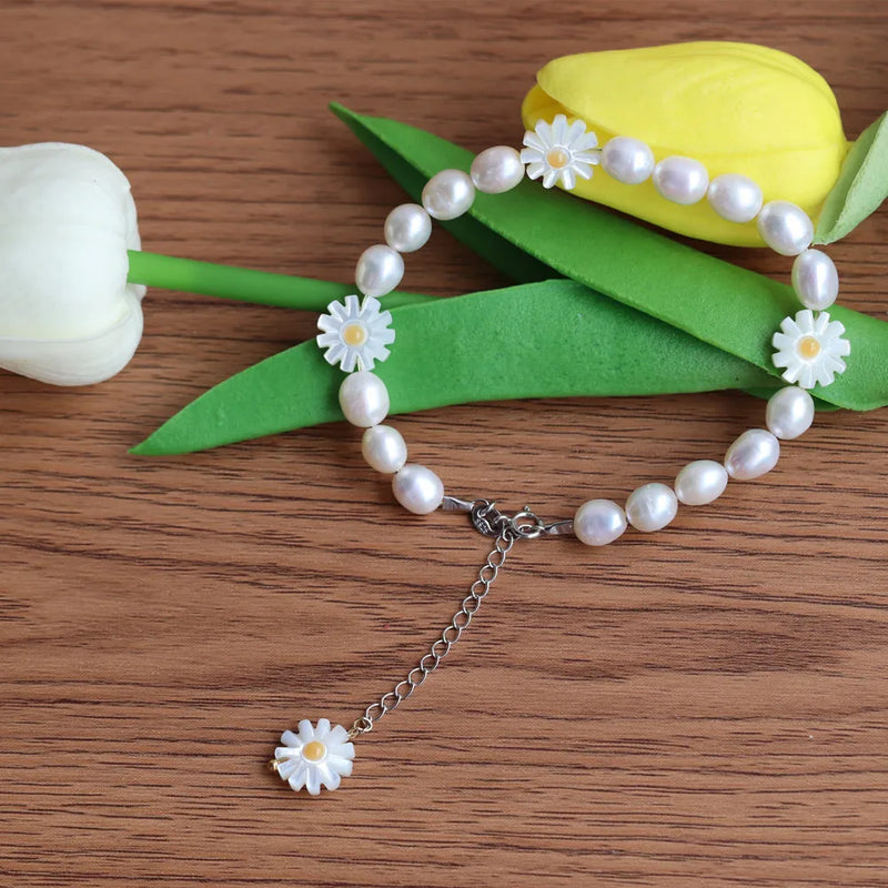 Natural Oval Pearl Beads with Daisy Flower Mother of Pearl Bracelet