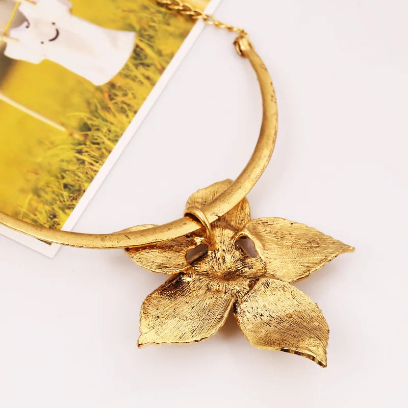 Retro Gold/Silver Plated Big Flower L Pendant Necklace Choker