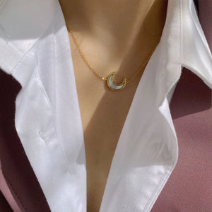 Romantic Mother Of Pearl Crescent Moon Pendant Necklaces