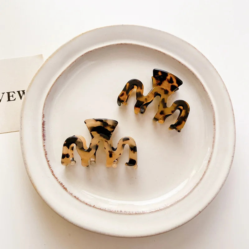Korea Autumn Wavy Medium Hair Clip Acetate Sheet Hairpins