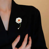 Natural Pearl Flower Sweater Brooches Lady Suit Jewelry Accessory