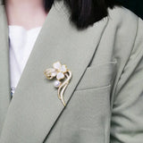 Women Shell Pearl Flower Brooch Lady Ins Sweater Costume Jewelry