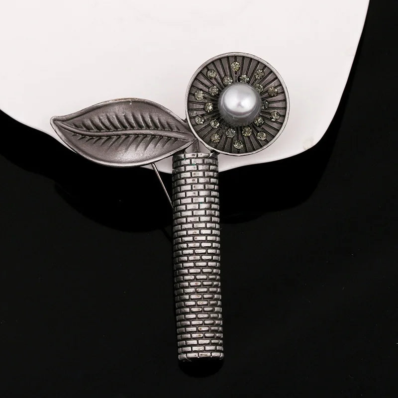 Vintage Zinc Alloy and Pearl Brooch Pin Leaves British Style Suit Accessories