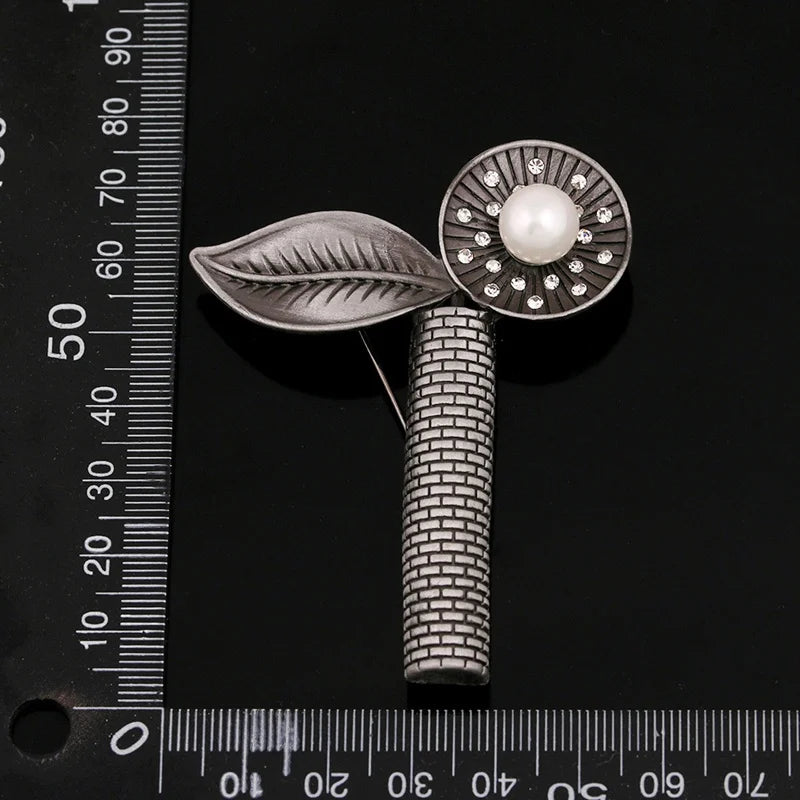 Vintage Zinc Alloy and Pearl Brooch Pin Leaves British Style Suit Accessories