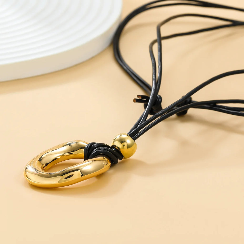 Vintage Metal Round Pendant Necklace for Women