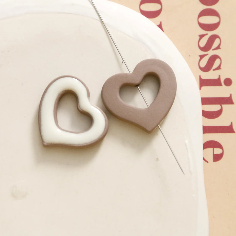 Resin Hollow Heart Jewelry Beads 50pcs