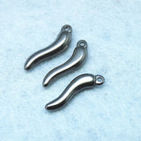 25PCS Stainless Steel Pepper Shape Pendants 18X4mm