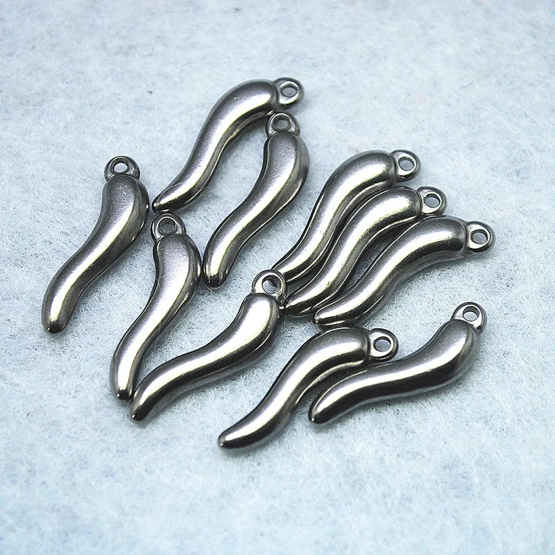 25PCS Stainless Steel Pepper Shape Pendants 18X4mm