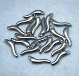 25PCS Stainless Steel Pepper Shape Pendants 18X4mm
