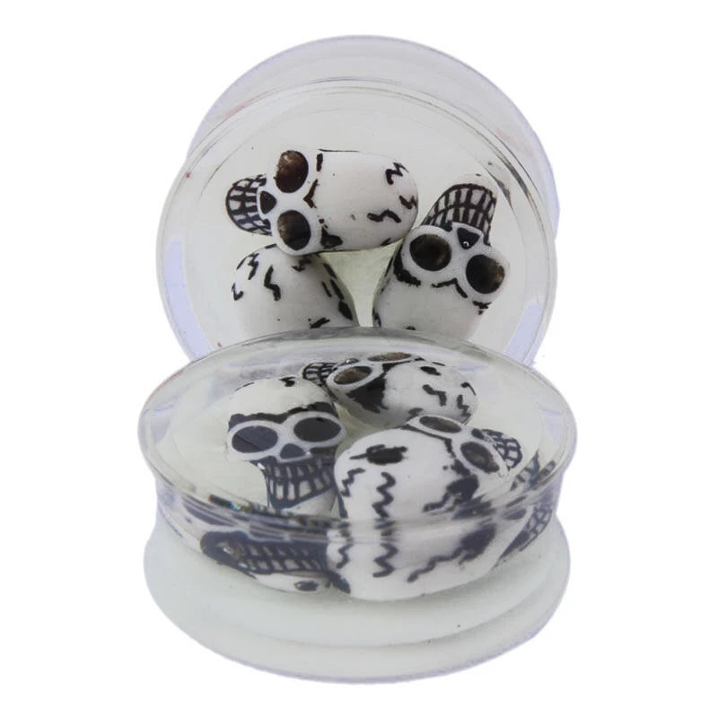 2pcs Glow-In-The-Dark Skull Ear Plugs 3D Acrylic Ear Expanders