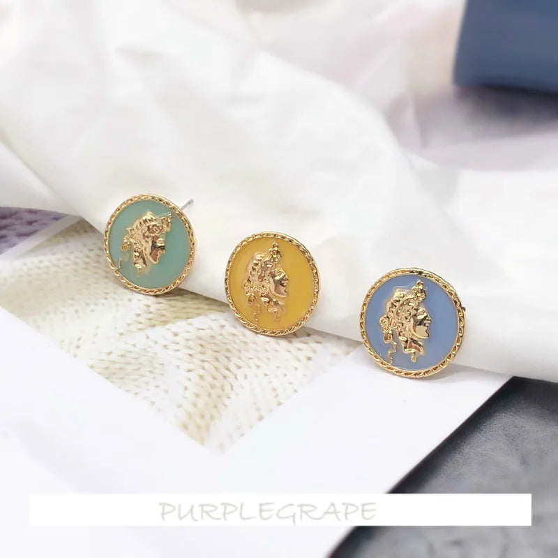 Retro Girl Earrings Round Portrait C-Type Pearl Earrings