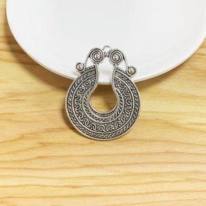 5 Tibetan Silver Round Charms Pendants for DIY Jewelry Making