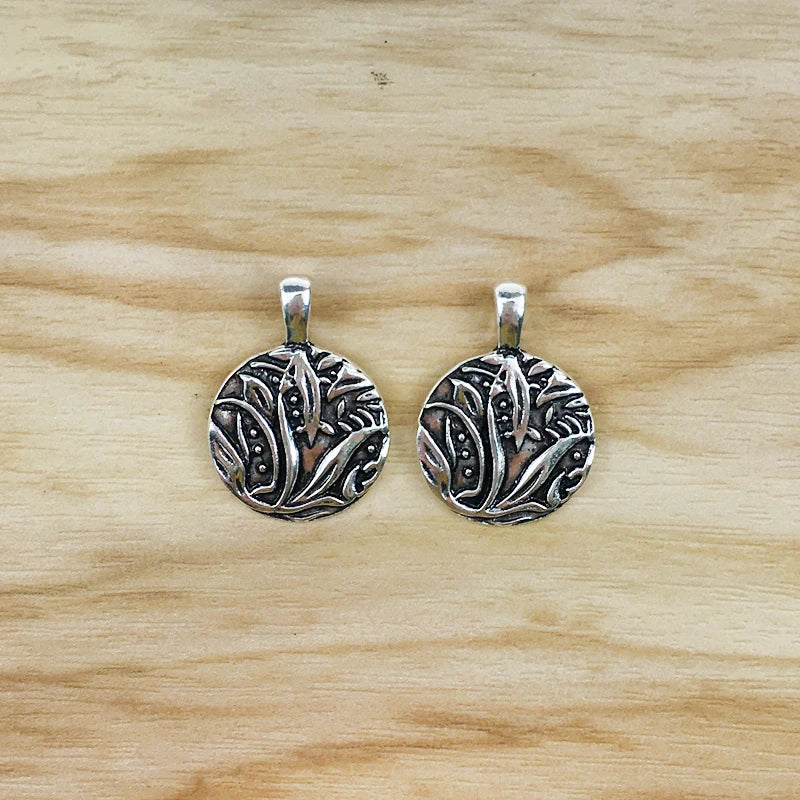 50Pcs/Lot Tibetan Silver Flowers Plants Round Charms Pendants
