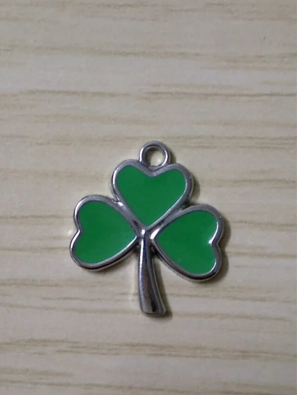 50pcs Vintage ALLOYGREEN 3-LEAF CLOVER SHAMROCK Charm Necklace Bracelet Pendants