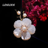 High Quality Natural Shell Pearl Brooch Vintage Women Accessories