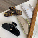 Metallic Letter B Acetic Acid Leopard Print Hair Clip Claw