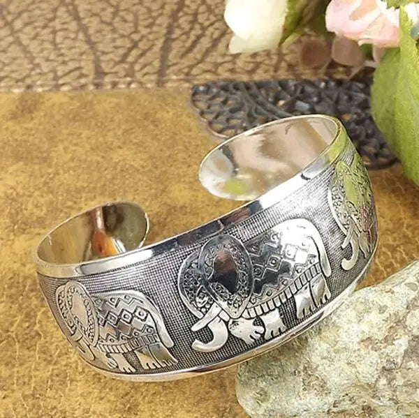 Adjustable Elephant Amulet Bangle K9170