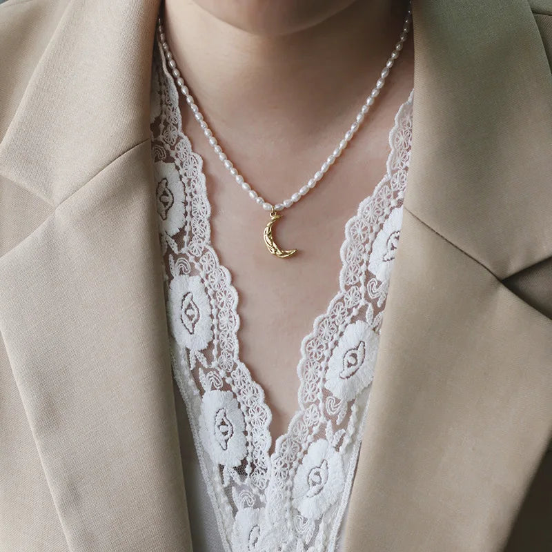 18K Freshwater Pearls Moon Clavicle Necklace Tin foil Folds Crescent Pendants