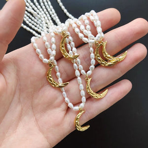 18K Freshwater Pearls Moon Clavicle Necklace Tin foil Folds Crescent Pendants