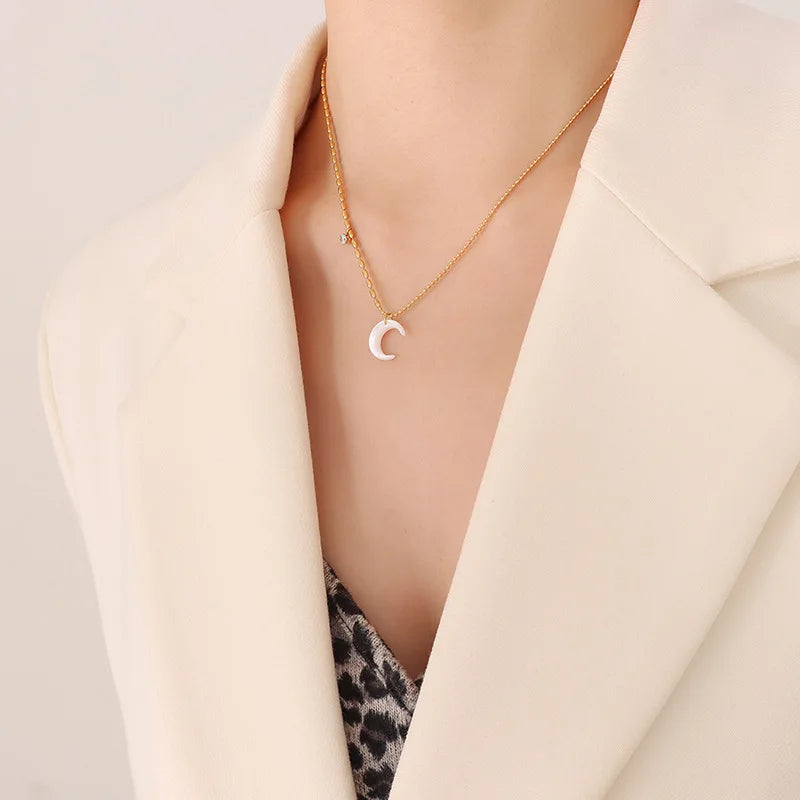 18K Light Sea Shell Zircon Clavicle Chain Necklace Pendant