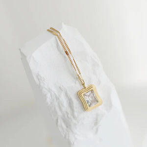 18K Crystal Clavicle Chain Pendant Necklace Stacked Cube Roman Female Jewelry