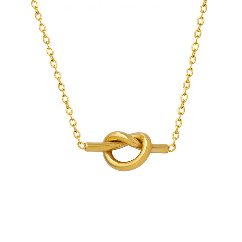 18K Knotted Heart Clavicle Chain Pendant Necklace