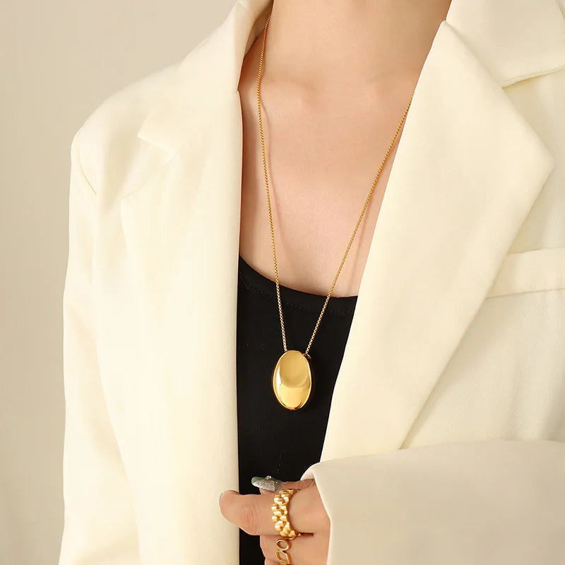 18K Vintage Hollow Oval Long Pendant Necklace Temperament Jewelry
