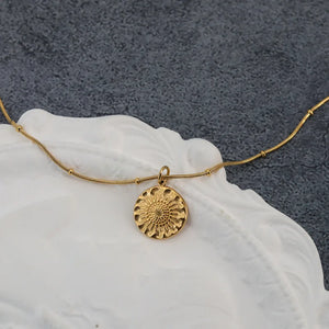 Vintage Embossed Chrysanthemum Plate Necklace Pendant Snake Bone Chain Jewelry