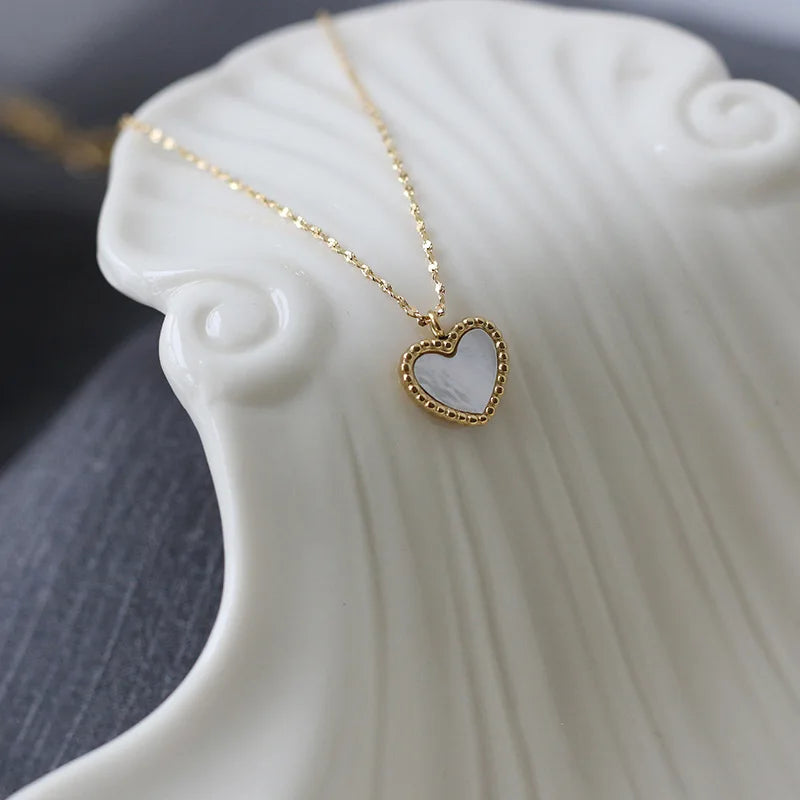 18K Grey Shell Gypsophila Clavicle Chain Necklace Pendant