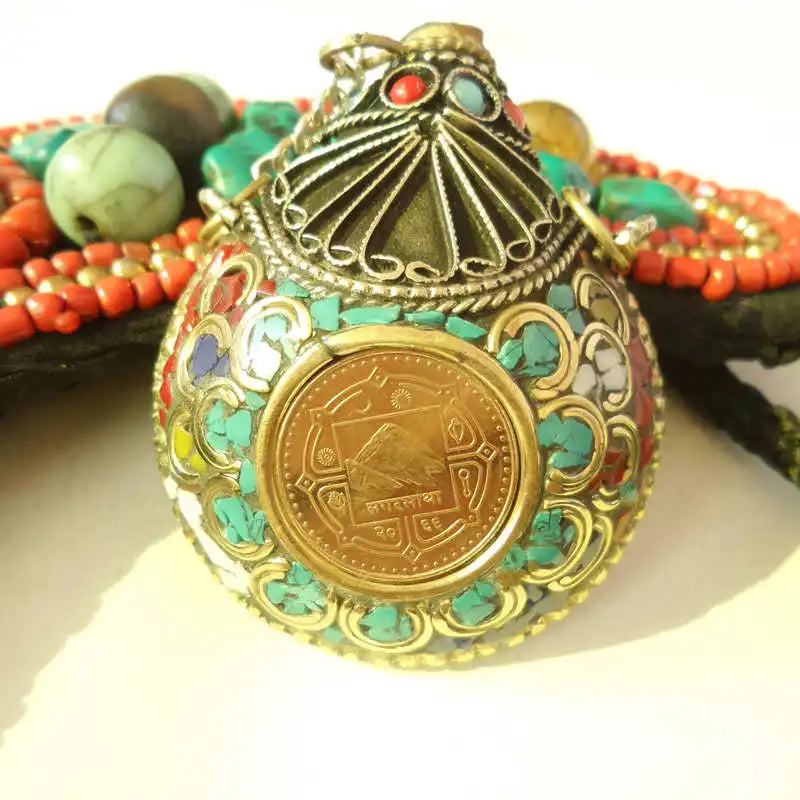 Nepal Hand Snuff Bottle w/ Gold Coins Tibet Amulet Pendants