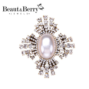 Beaut&Berry Pearl Palace Style Brooches For Women Lady