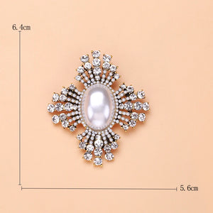 Beaut&Berry Pearl Palace Style Brooches For Women Lady