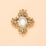 Beaut&Berry Pearl Palace Style Brooches For Women Lady