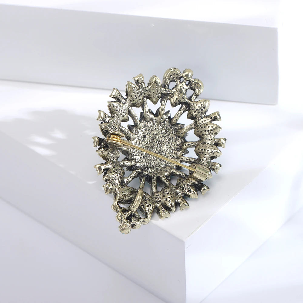 Beaut&Berry Vintage Palace Style Ladies Brooch