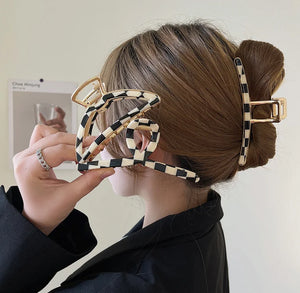 Bilandi Hyperbole Plaid Hair Claw Clips