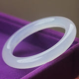 Bracelet en calc?doine chinoise blanche naturelle sculpt?e