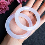 Bracelet en calc?doine chinoise blanche naturelle sculpt?e