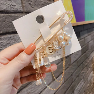 Flower Portrait Pearl Chain Safety Pin Badges for Women
