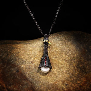 Retro Freshwater Pearl Pendant Necklace for Women