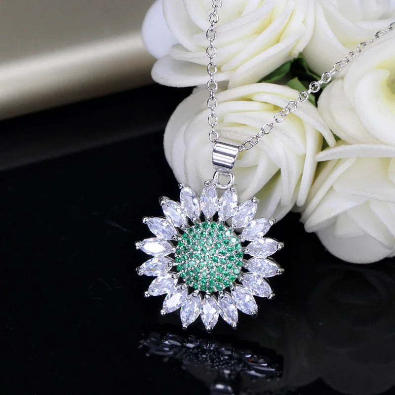 CWWZircons Green CZ Daisy Pendant Necklace for Women