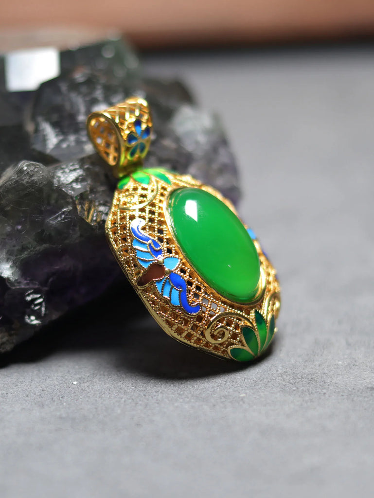 Vintage Copper Alloy Oval Chrysoprase Pendant for Men