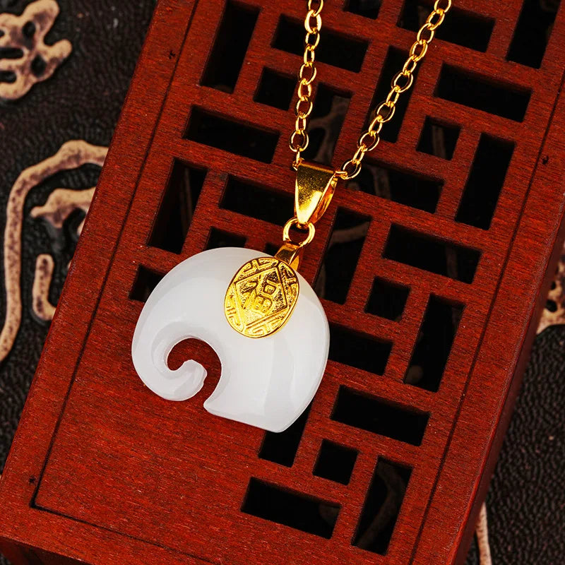 Natural Jade Green Hand-carved Lucky Elephant Pendant Agate Necklace Gift