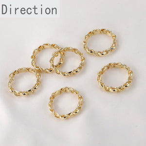 14k Color-Preserving Wavy Twist Circle Pendant